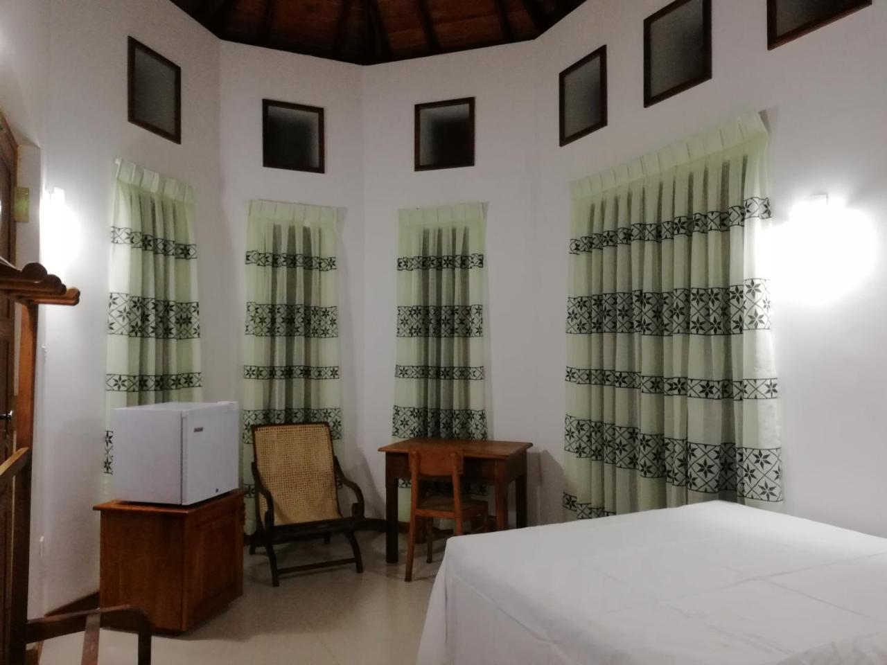 Air Port 5 Minutes Super Clean Upul Bed & Breakfast Negombo Exterior photo